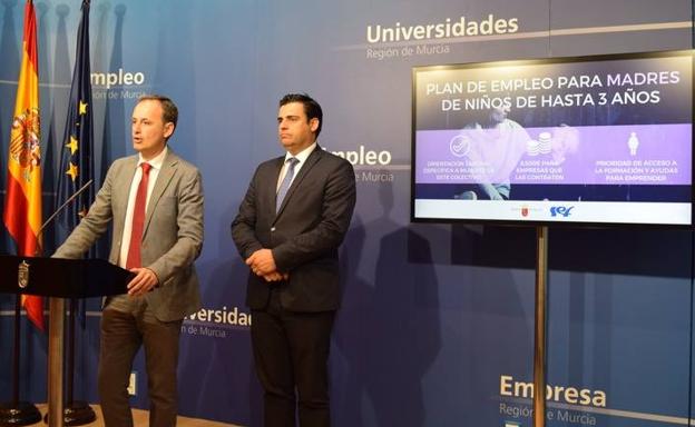 celdrán y Zamora, durante nla presentación de la medida.