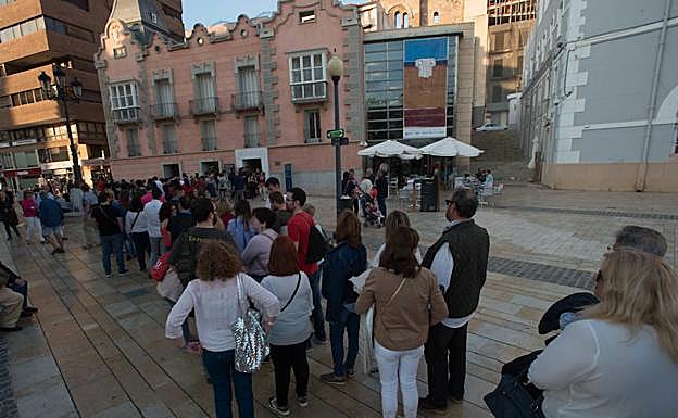 Largas colas en Cartagena para acceder al Museo del Teatro Romano.