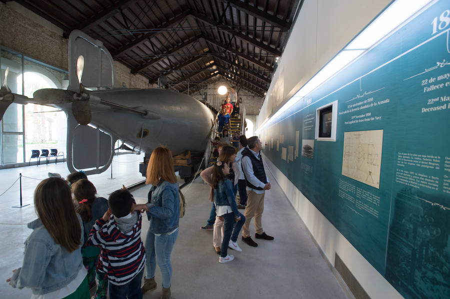 Visitantes en el Museo Naval de Cartagena durante la Noche de los Museos.