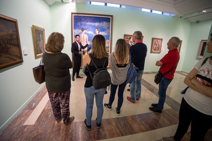 El Museo de Bellas Artes de Murcia abrió sus puertas durante la jornada de la Noche de los Museos y ofreció talleres sobre cine, actividades infantiles, visitas guiadas y representaciones teatrales