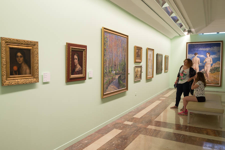 El Museo de Bellas Artes de Murcia abrió sus puertas durante la jornada de la Noche de los Museos y ofreció talleres sobre cine, actividades infantiles, visitas guiadas y representaciones teatrales