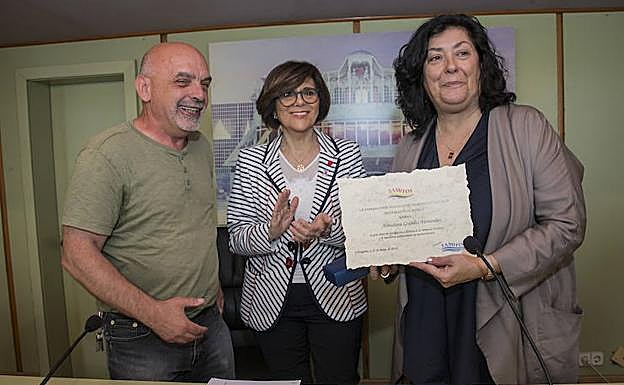 Almudena Grandes, junto a Rosa Peñalver, esta mañana en Cartagena.