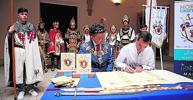 Moros y Cristianos de Lorca y Vera se hermanan