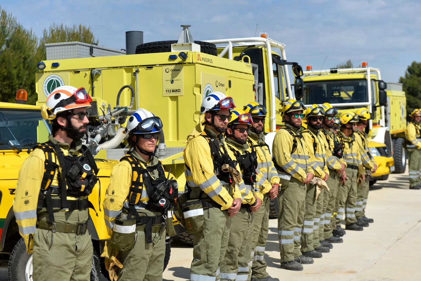 La lucha contra el fuego gana músculo desde el aire: este año el Plan Infomur contará por primera vez con cinco helicópteros y un avión anfibio