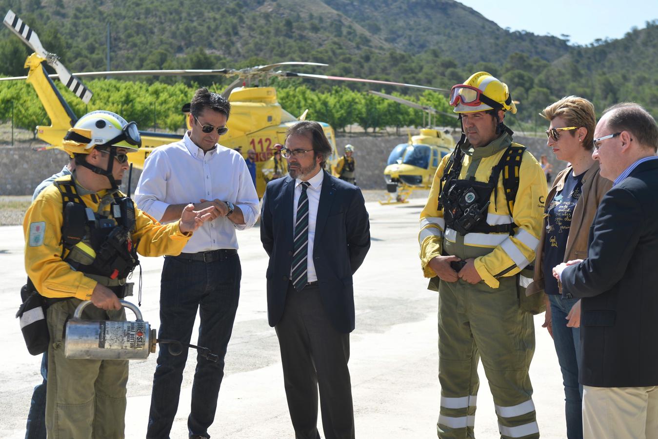 La lucha contra el fuego gana músculo desde el aire: este año el Plan Infomur contará por primera vez con cinco helicópteros y un avión anfibio