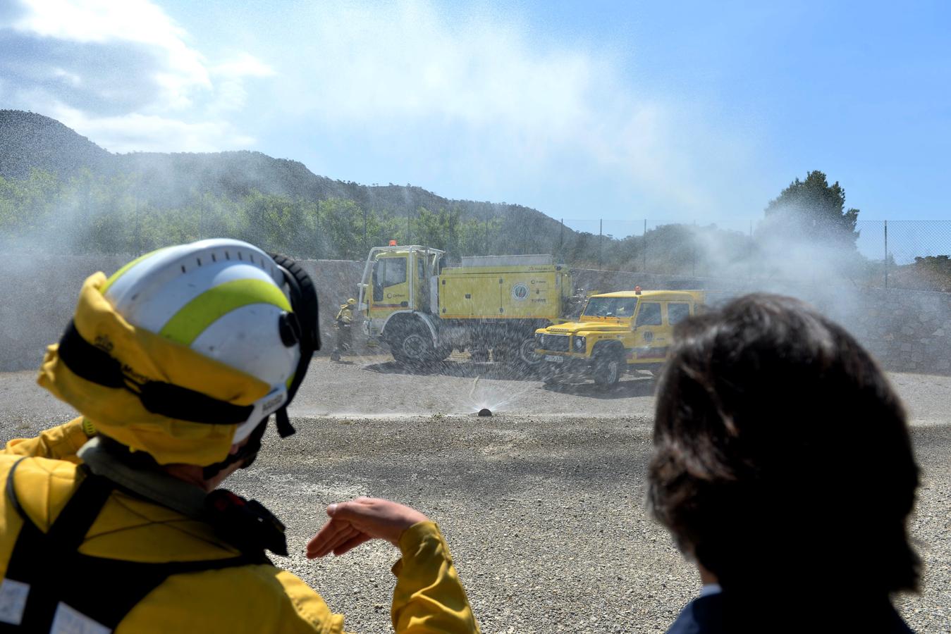 La lucha contra el fuego gana músculo desde el aire: este año el Plan Infomur contará por primera vez con cinco helicópteros y un avión anfibio