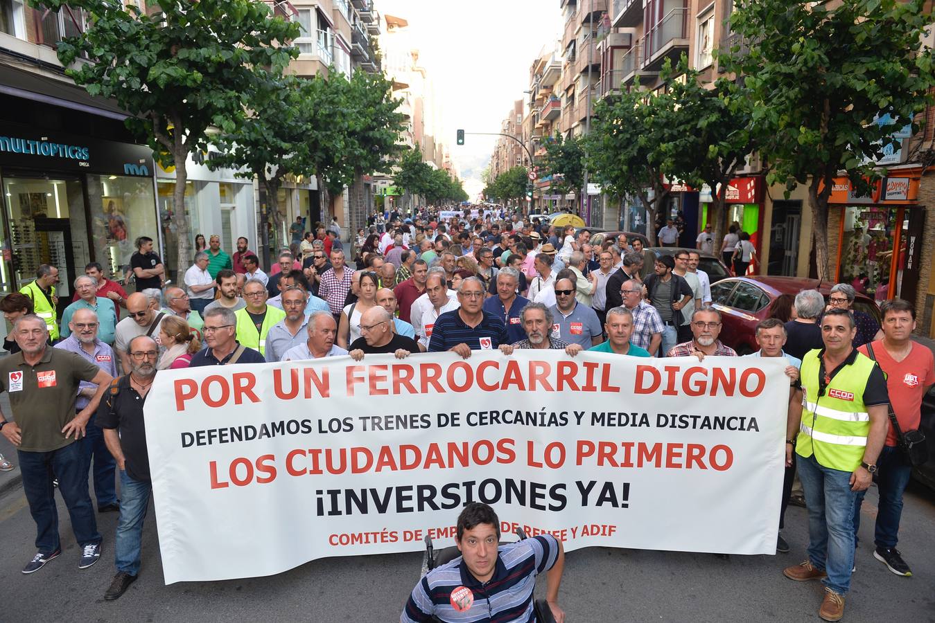 Empleados de Renfe y Adif reclaman junto a políticos de PSOE y Podemos y miembros de la Plataforma Pro Soterramiento «un ferrocarril digno» para la Región de Murcia 