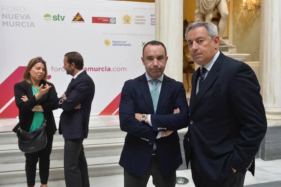 El presidente de la Asociación Española de Banca dibuja en Murcia el nuevo escenario en el que actualmente operan los bancos debido a la incesante regulación, la vertiginosa transformación digital, las dificultades actuales del negocio y el lastre inmobiliario