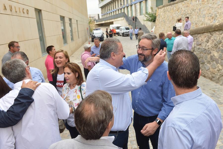 El presidente autonómico, Fernando López Miras, presenta el documento, cuya firma ha sido retrasada al próximo lunes y que suscriben, además del PP, PSOE y Cs