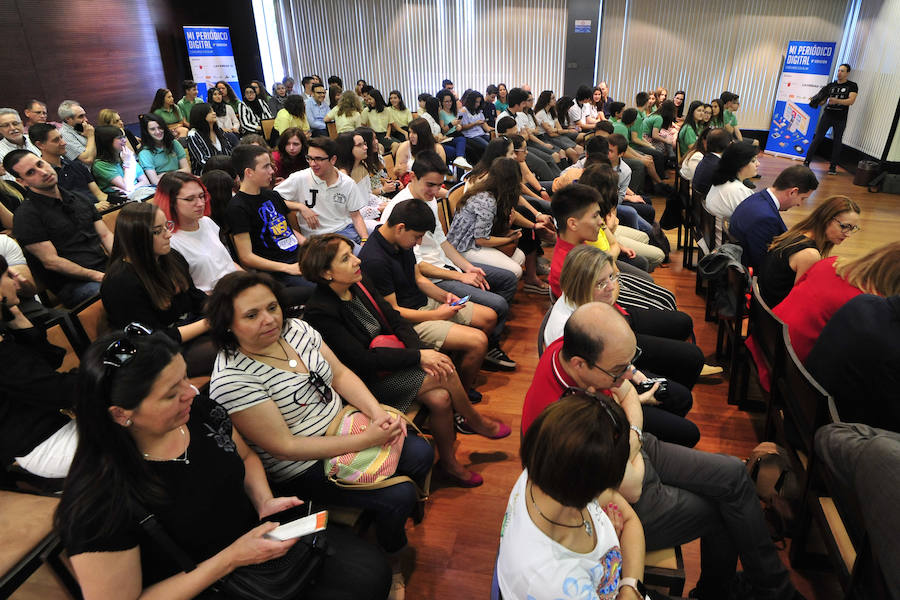 La consejería de Educación, Juventud y Deportes y laverdad.es cierran la IX edición de 'Mi Periódico Digital' con el reconocimiento a los autores de los mejores trabajos | Los equipos 'Los Mensajeros del Tiempo' y 'La Era de los Cuatro 3.0', mejores ediciones digitales del concurso