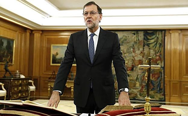 Imagen. Mariano Rajoy, prometiendo su cargo.