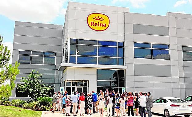 Un momento de la inauguración de la nueva fábrica.