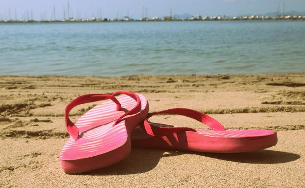 Los podólogos avisa de la especial precaución que tienes que tener al usar el calzado de verano