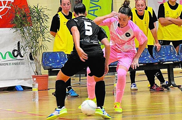 Una jugada del Cádiz-Jembee de este viernes.