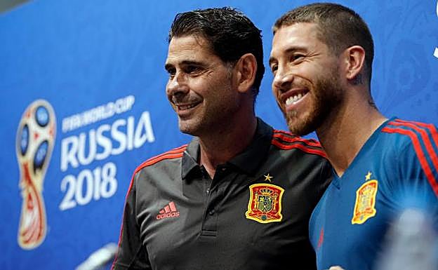 Fernando Hierro y Sergio Ramos en rueda de prensa