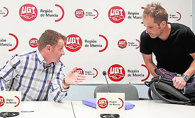 El responsable de Educación de UGT, Alfonso Vera, y el presidente de Aidmur, Angel Hernández.