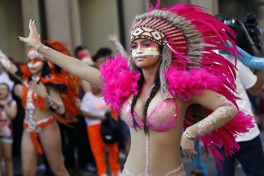 Las asociaciones que trabajan en la Región contra la discriminación sexual reivindican en una manifestación-desfile por la ciudad la educación afectiva para combatir la violencia social y los delitos de odio contra gays, lesbianas y transexuales