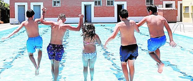 Comienza la temporada de piscinas en las pedanias