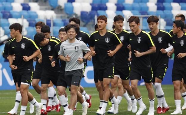 Los jugadores coreanos durante un entrenamiento.