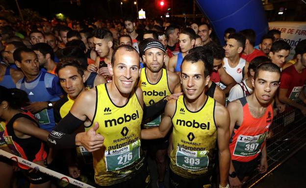 Participantes de una carrera nocturna, en una fotografía de archivo.