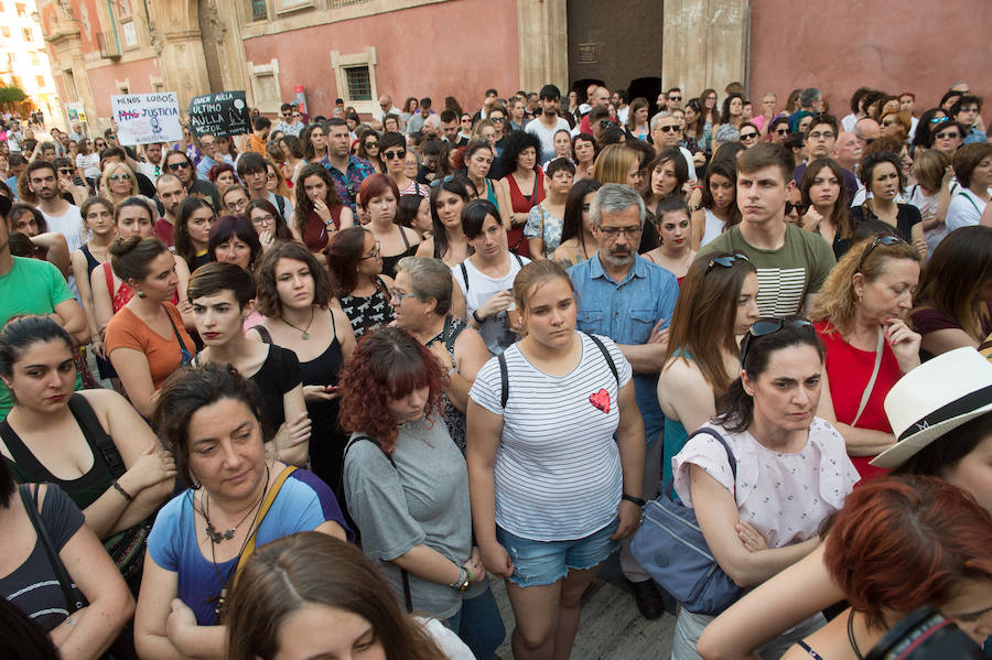 Concentración en la Plaza de Belluga de Murcia.