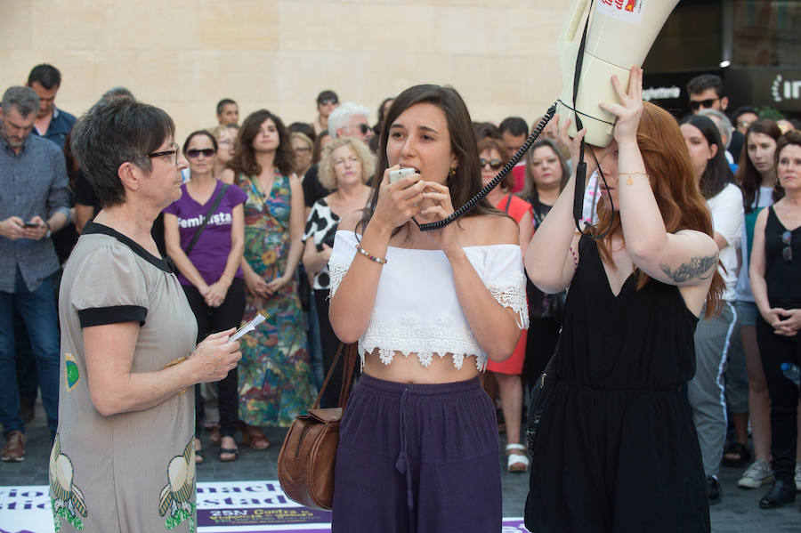 Concentración en la Plaza de Belluga de Murcia.