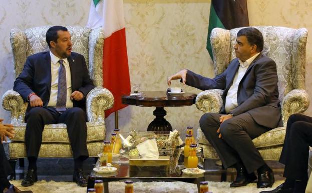 Salvini junto a Abdulsalam Ashour.