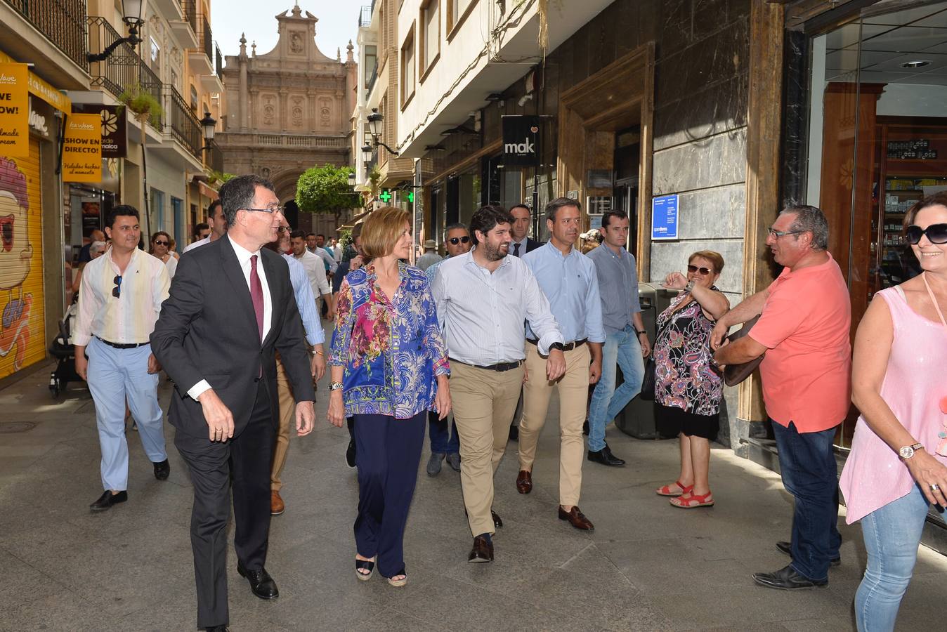 «Los mayores de 45 años también tenemos derecho a la vida», reivindica la exministra de Defensa en Murcia, al tiempo que proclama que su partido no quiere «gobernar a costa de lo que sea, eso se lo dejamos a Pedro Sánchez»