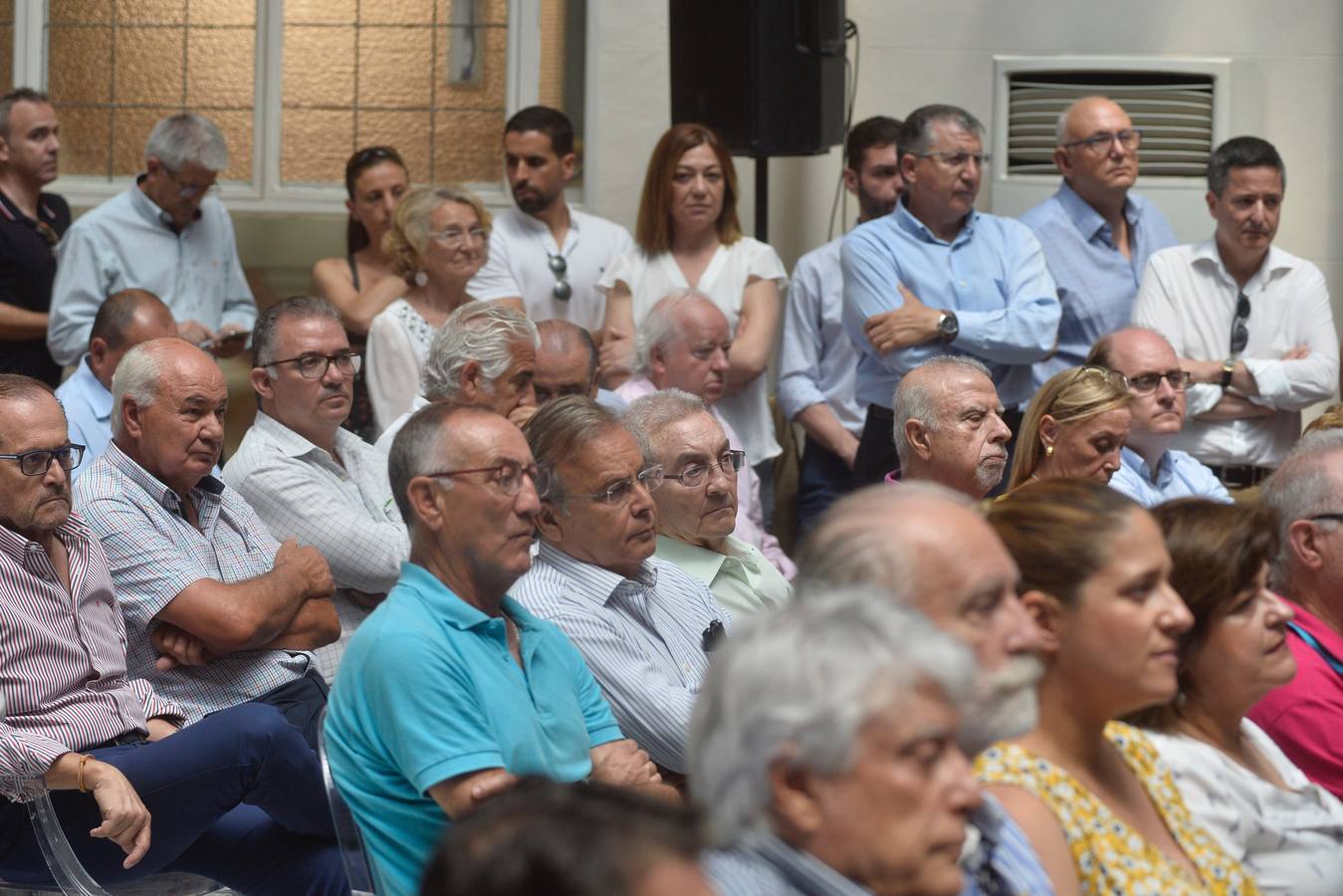 «Los mayores de 45 años también tenemos derecho a la vida», reivindica la exministra de Defensa en Murcia, al tiempo que proclama que su partido no quiere «gobernar a costa de lo que sea, eso se lo dejamos a Pedro Sánchez»