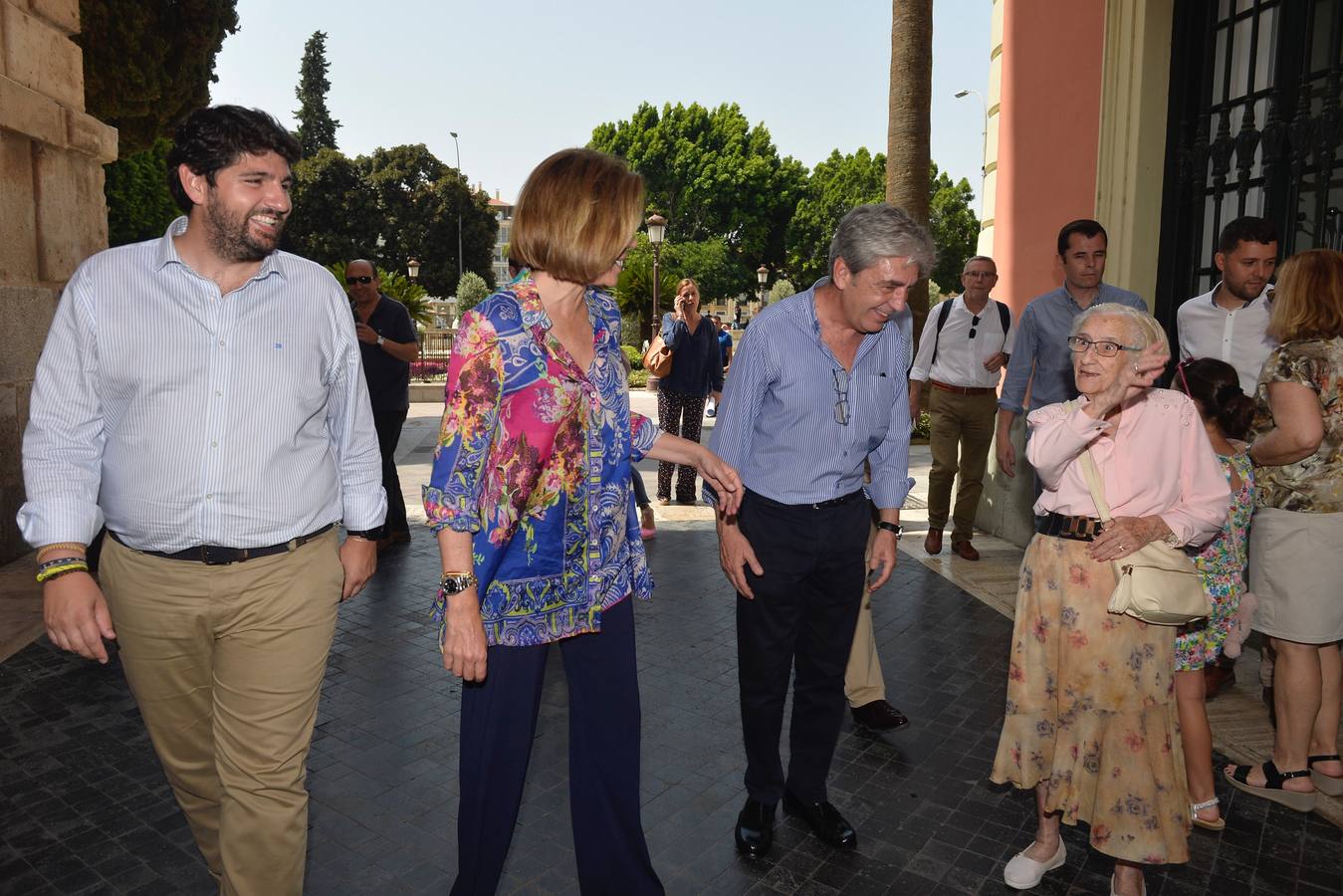 «Los mayores de 45 años también tenemos derecho a la vida», reivindica la exministra de Defensa en Murcia, al tiempo que proclama que su partido no quiere «gobernar a costa de lo que sea, eso se lo dejamos a Pedro Sánchez»