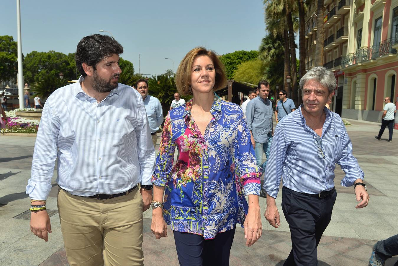 «Los mayores de 45 años también tenemos derecho a la vida», reivindica la exministra de Defensa en Murcia, al tiempo que proclama que su partido no quiere «gobernar a costa de lo que sea, eso se lo dejamos a Pedro Sánchez»