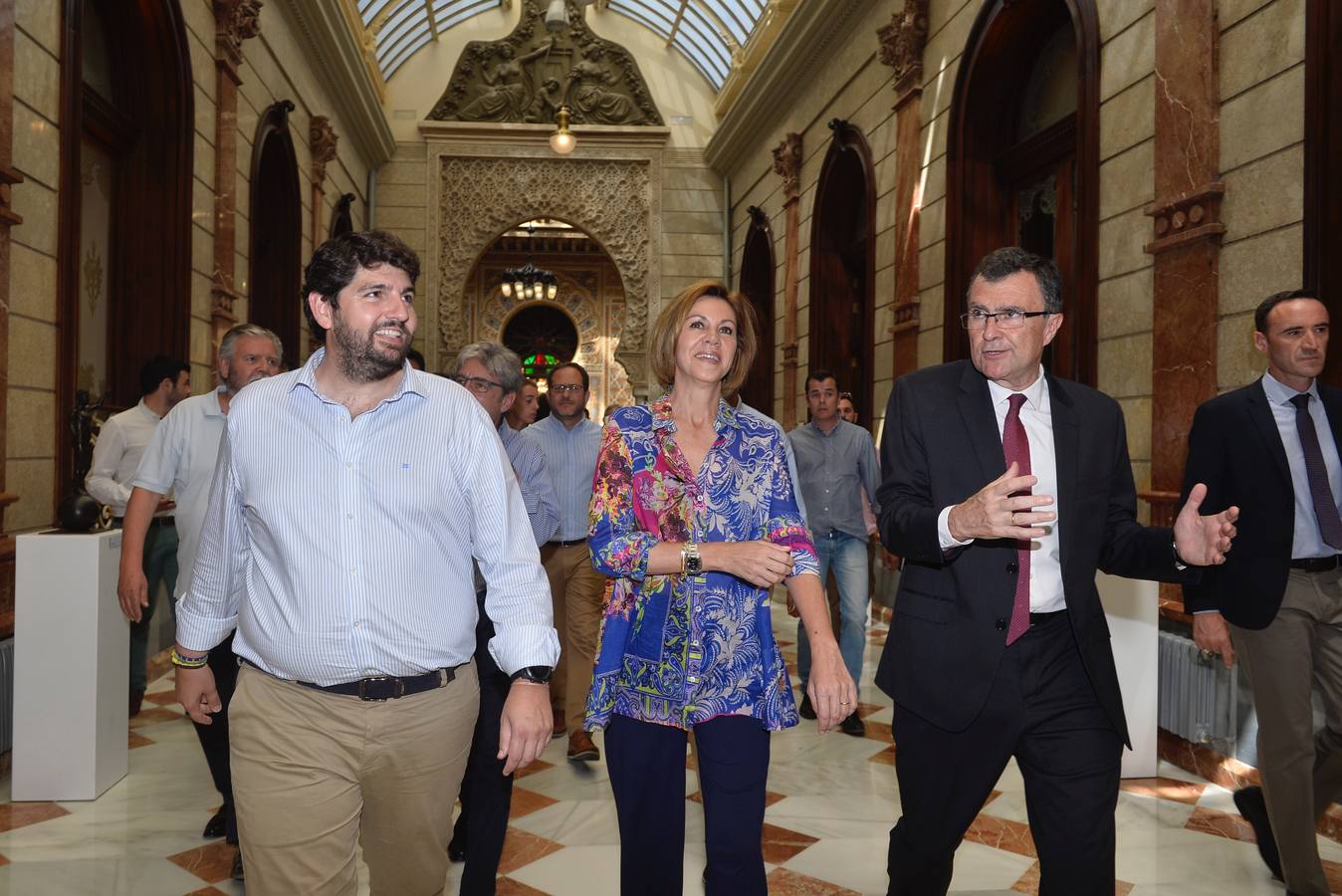 «Los mayores de 45 años también tenemos derecho a la vida», reivindica la exministra de Defensa en Murcia, al tiempo que proclama que su partido no quiere «gobernar a costa de lo que sea, eso se lo dejamos a Pedro Sánchez»