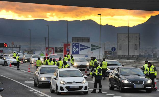 Dispositivo a la entrada de Murcia para controlar el consumo de alcohol y drogas al volante. 