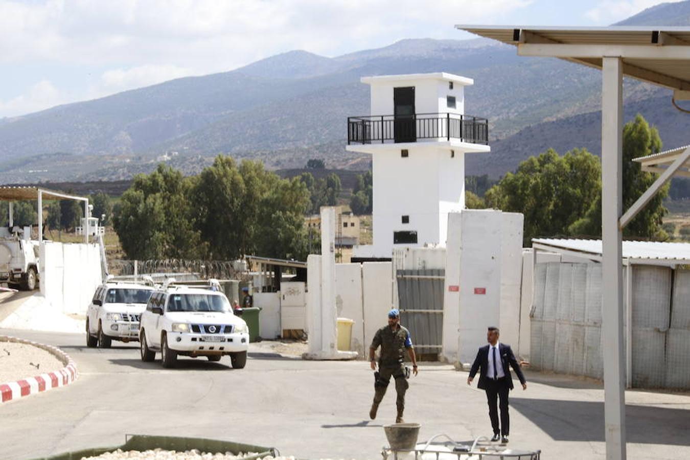 Margarita Robles visita dos puestos de vigilancia estratégicos claves dentro del despliegue de UNIFIL
