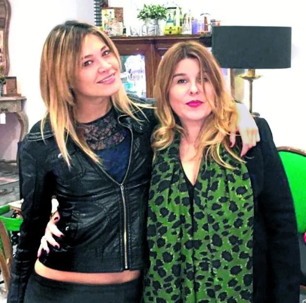 Carla Pereyra y Mónica Gil Manzano (derecha) fueron socias en un negocio de cosmétca. 