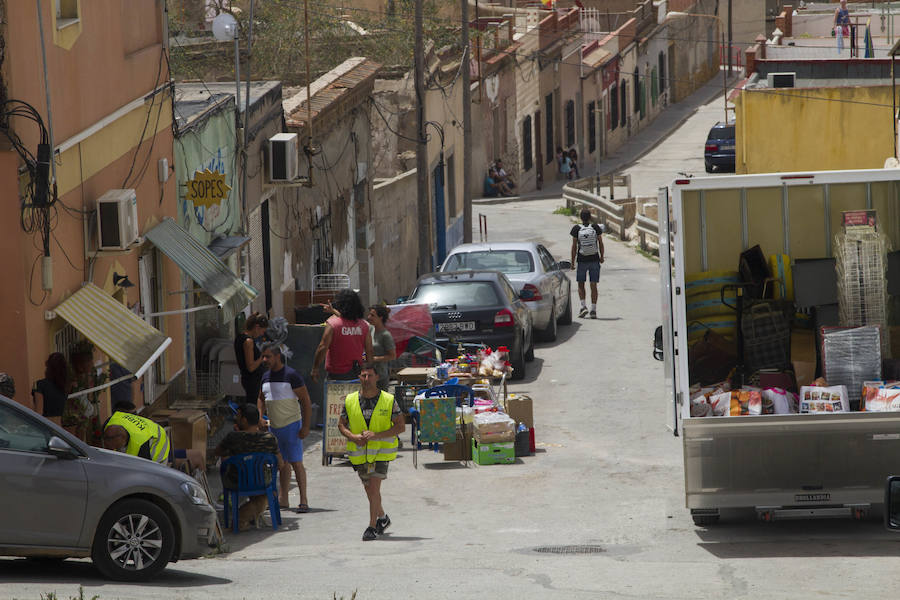 Una productora graba hoy varias escenas de la saga cinematográfica en el barrio, convertido por unas pocas horas en un suburbio mexicano