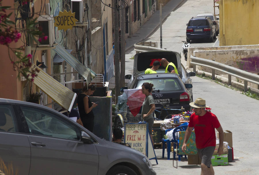 Una productora graba hoy varias escenas de la saga cinematográfica en el barrio, convertido por unas pocas horas en un suburbio mexicano
