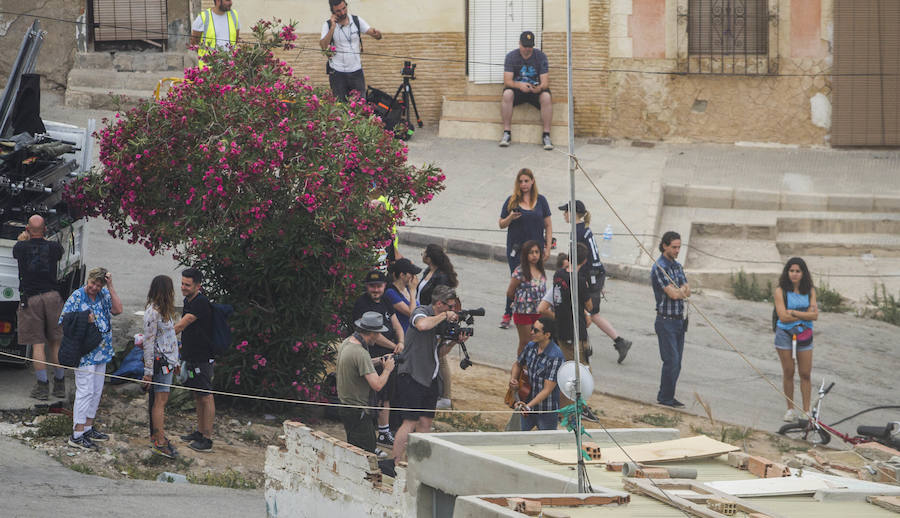 Una productora graba hoy varias escenas de la saga cinematográfica en el barrio, convertido por unas pocas horas en un suburbio mexicano