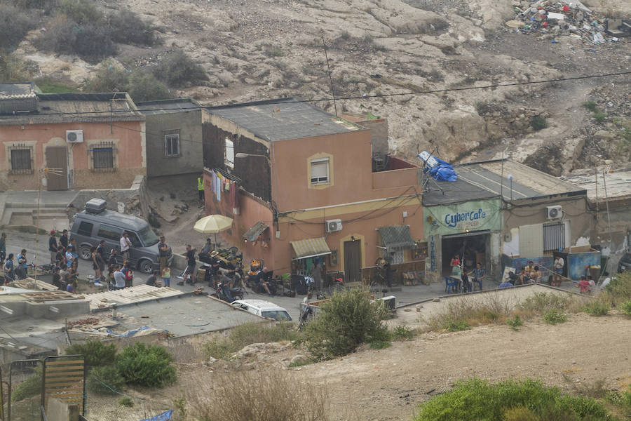 Una productora graba hoy varias escenas de la saga cinematográfica en el barrio, convertido por unas pocas horas en un suburbio mexicano