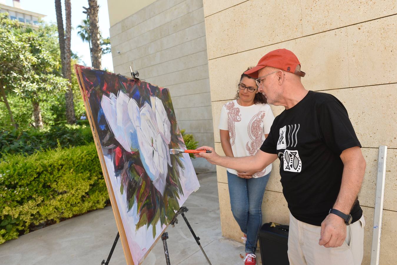 18 artistas plasman su visión del huerto López-Ferrer, considerado el último jardín hispanomusulmán de la ciudad y cuyo origen se remonta al siglo XV, durante una actividad cultural incluida en la programación del XI Festival Internacional de Folclore en el Mediterráneo.