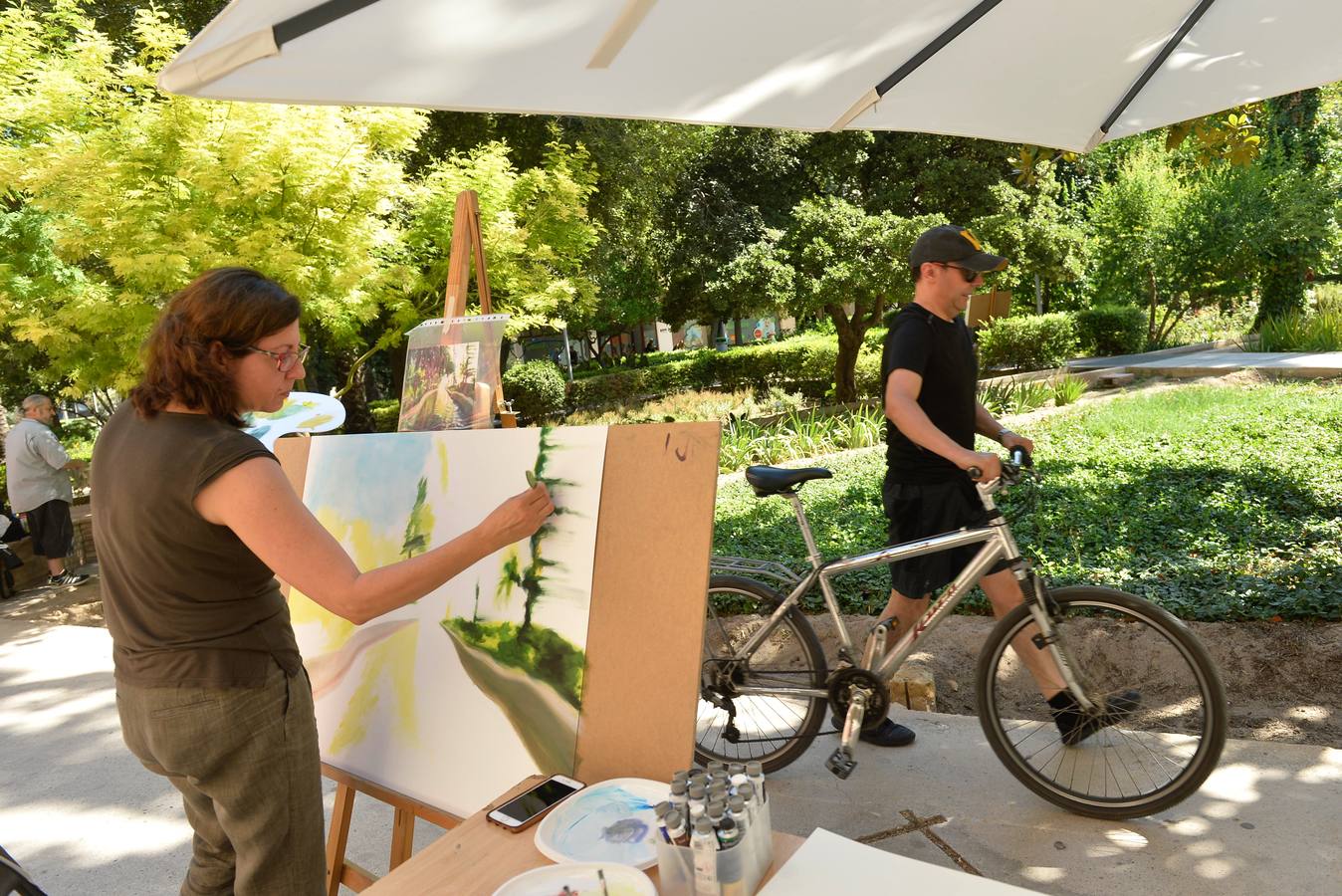 18 artistas plasman su visión del huerto López-Ferrer, considerado el último jardín hispanomusulmán de la ciudad y cuyo origen se remonta al siglo XV, durante una actividad cultural incluida en la programación del XI Festival Internacional de Folclore en el Mediterráneo.