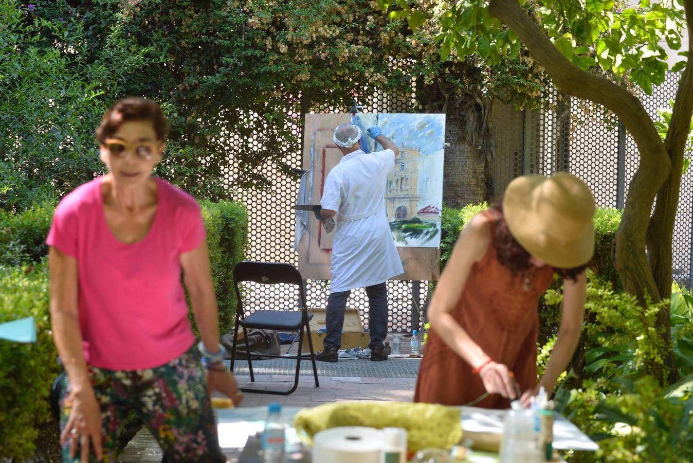 18 artistas plasman su visión del huerto López-Ferrer, considerado el último jardín hispanomusulmán de la ciudad y cuyo origen se remonta al siglo XV, durante una actividad cultural incluida en la programación del XI Festival Internacional de Folclore en el Mediterráneo.