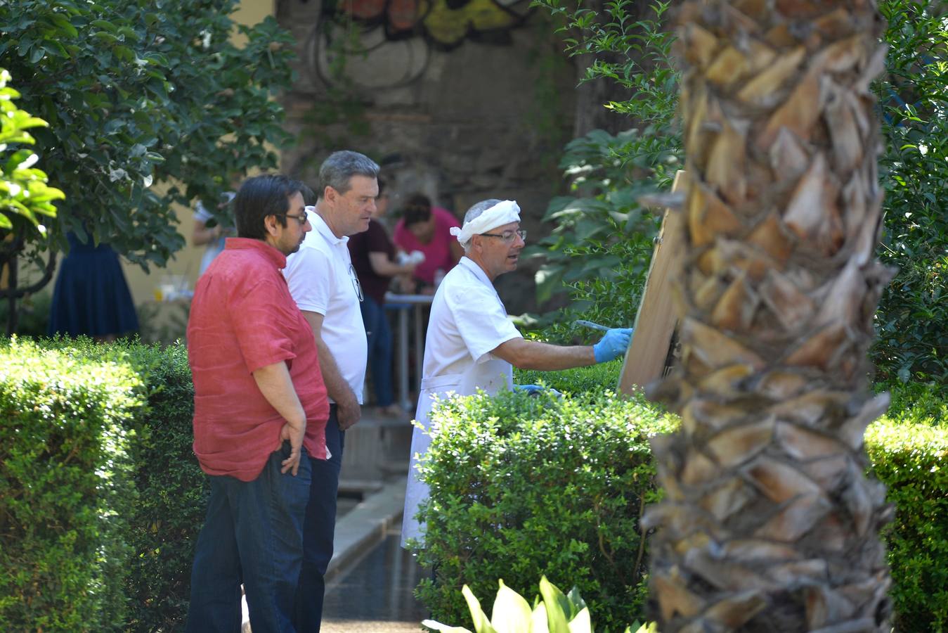 18 artistas plasman su visión del huerto López-Ferrer, considerado el último jardín hispanomusulmán de la ciudad y cuyo origen se remonta al siglo XV, durante una actividad cultural incluida en la programación del XI Festival Internacional de Folclore en el Mediterráneo.