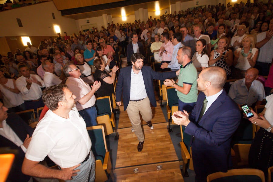 Empresarios, asociaciones y expertos arropan al Gobierno regional en el acto de protesta por la cancelación de la llegada de la Alta Velocidad en superficie a Murcia de forma provisional