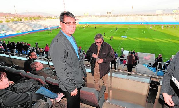 Xu Genbao, en el palco del Artés Carrasco. 