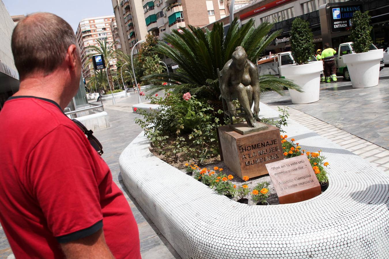 La pieza en bronce fue trasladada en abril desde el parque de la avenida Príncipe de Asturias después de que ardiera su recreación floral 