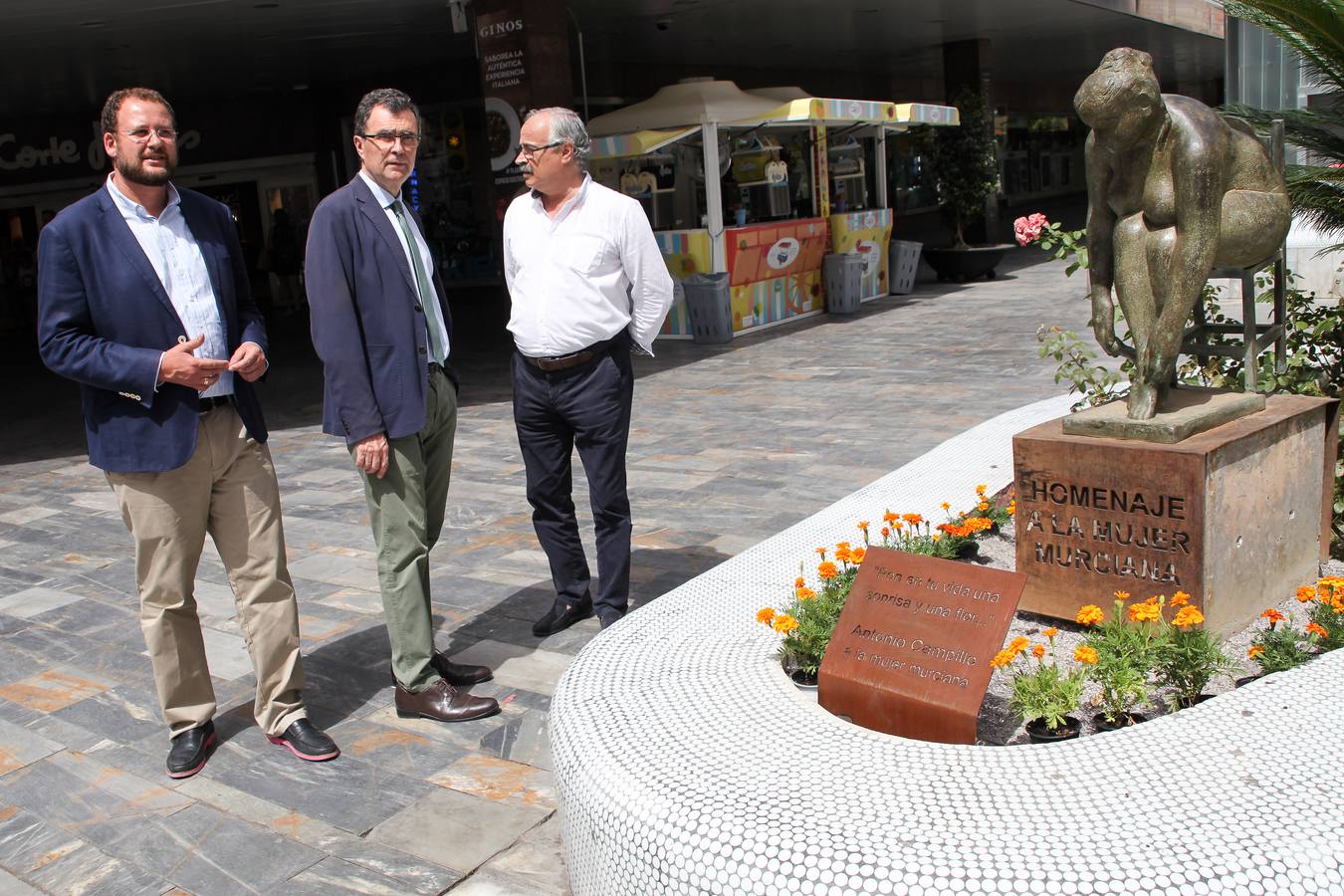 La pieza en bronce fue trasladada en abril desde el parque de la avenida Príncipe de Asturias después de que ardiera su recreación floral 