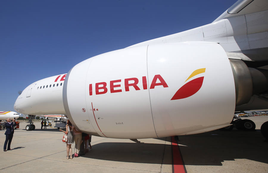 Iberia ha bautizado con el nombre 'Plácido Domingo' a su primer A350, un acto que ha contado con la presencia del tenor español que ha manifestado «una gran emoción» por este reconocimiento, que ha calificado de «privilegio».