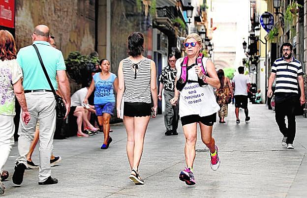 Gloria Alarcón, corriendo por las calles de Murcia. 