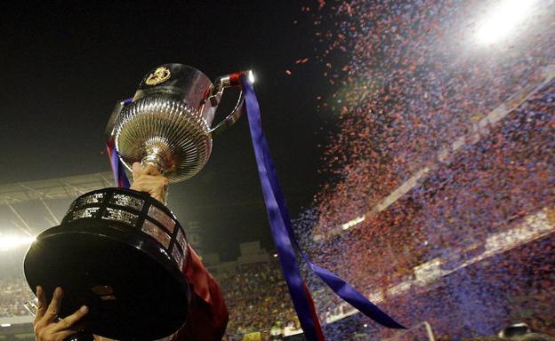 El trofeo de la Copa del Rey. 